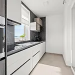 4 Bedroom Cozy In Apartment Srima