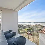 4 Bedroom Cozy In شقة *