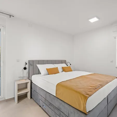 4 Bedroom Cozy In スリマ