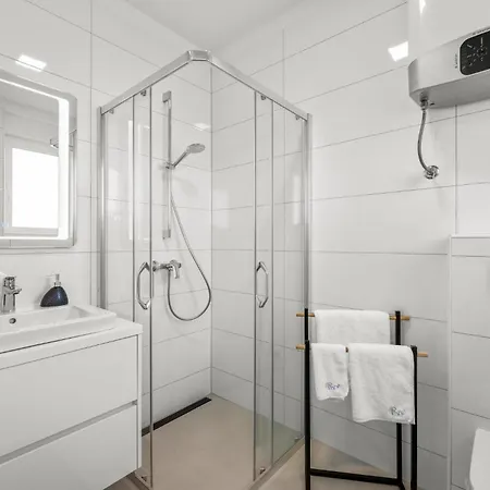 4 Bedroom Cozy In * Srima