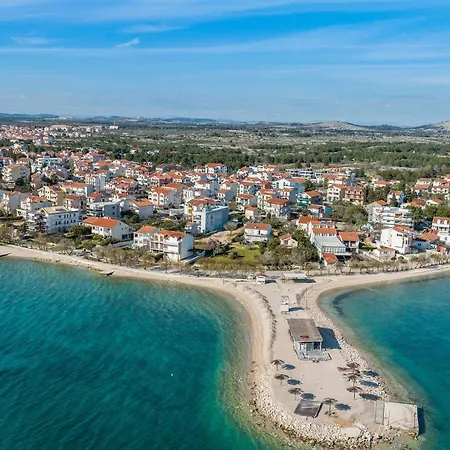 アパート 4 Bedroom Cozy In