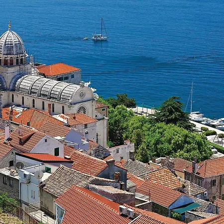 4 Bedroom Cozy In スリマ