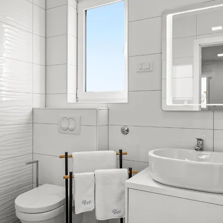 4 Bedroom Cozy In Apartman Srima