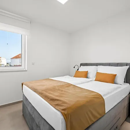 4 Bedroom Cozy In スリマ