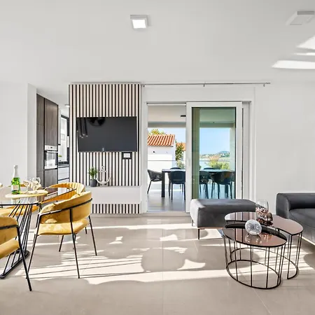 4 Bedroom Cozy In * סרימה