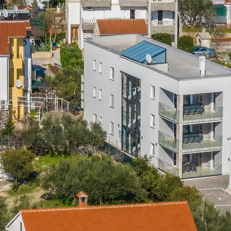 Apartman 4 Bedroom Cozy In *