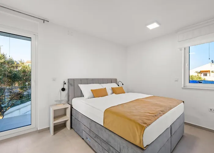 4 Bedroom Cozy In Srima