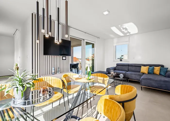 4 Bedroom Cozy In Apartment *