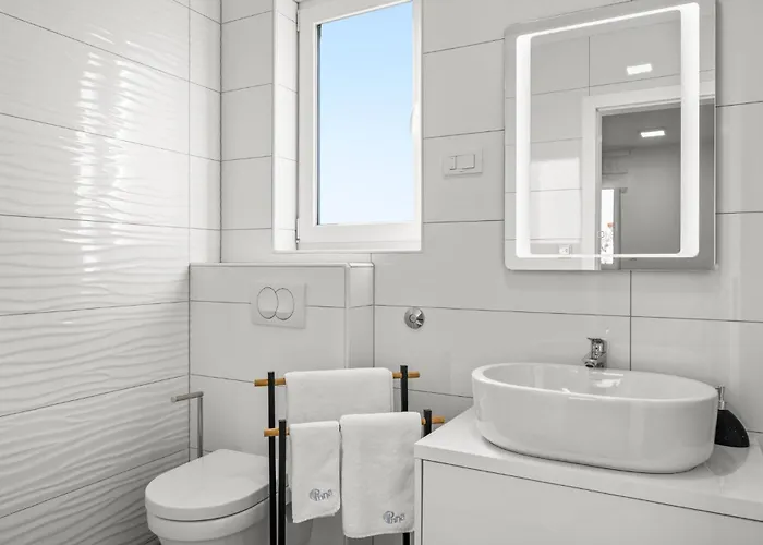 4 Bedroom Cozy In Apartman Srima