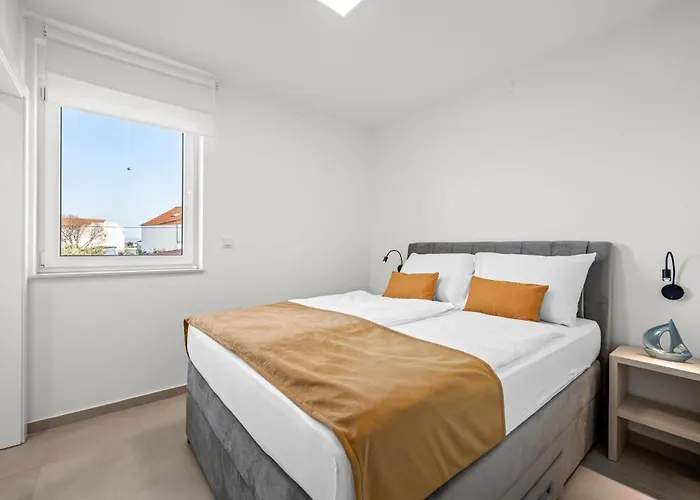 4 Bedroom Cozy In Srima