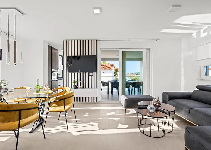 4 Bedroom Cozy In * Srima