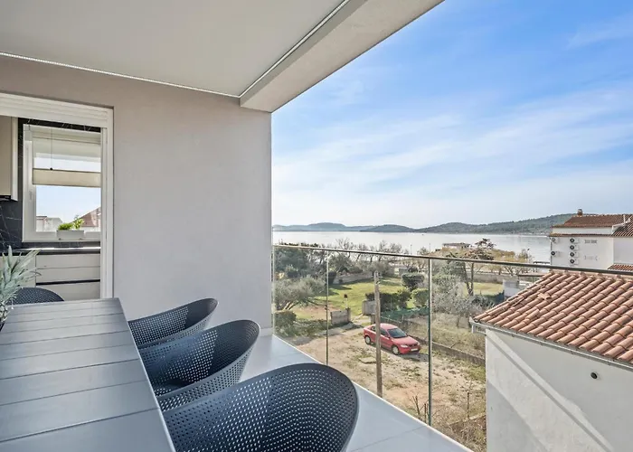 4 Bedroom Cozy In Apartamento *