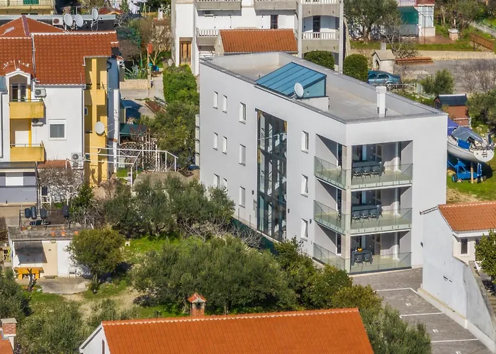 Apartamento 4 Bedroom Cozy In *