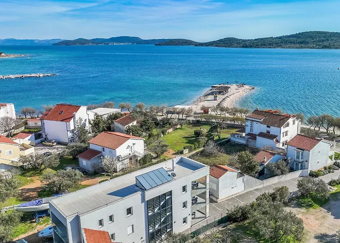 4 Bedroom Cozy In Apartman *